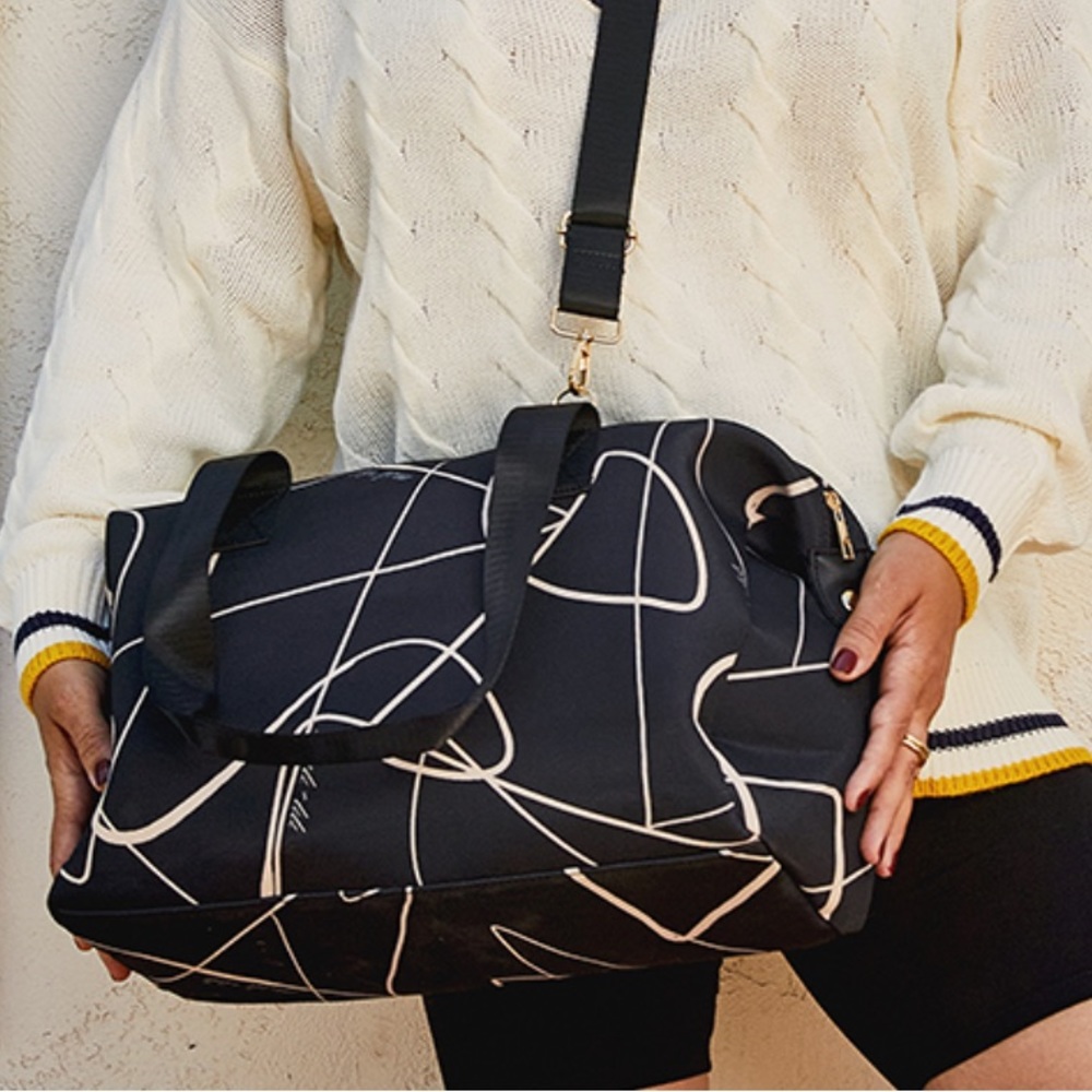 Mali + Lili 🆕 Weekender Bag in Black Abstract